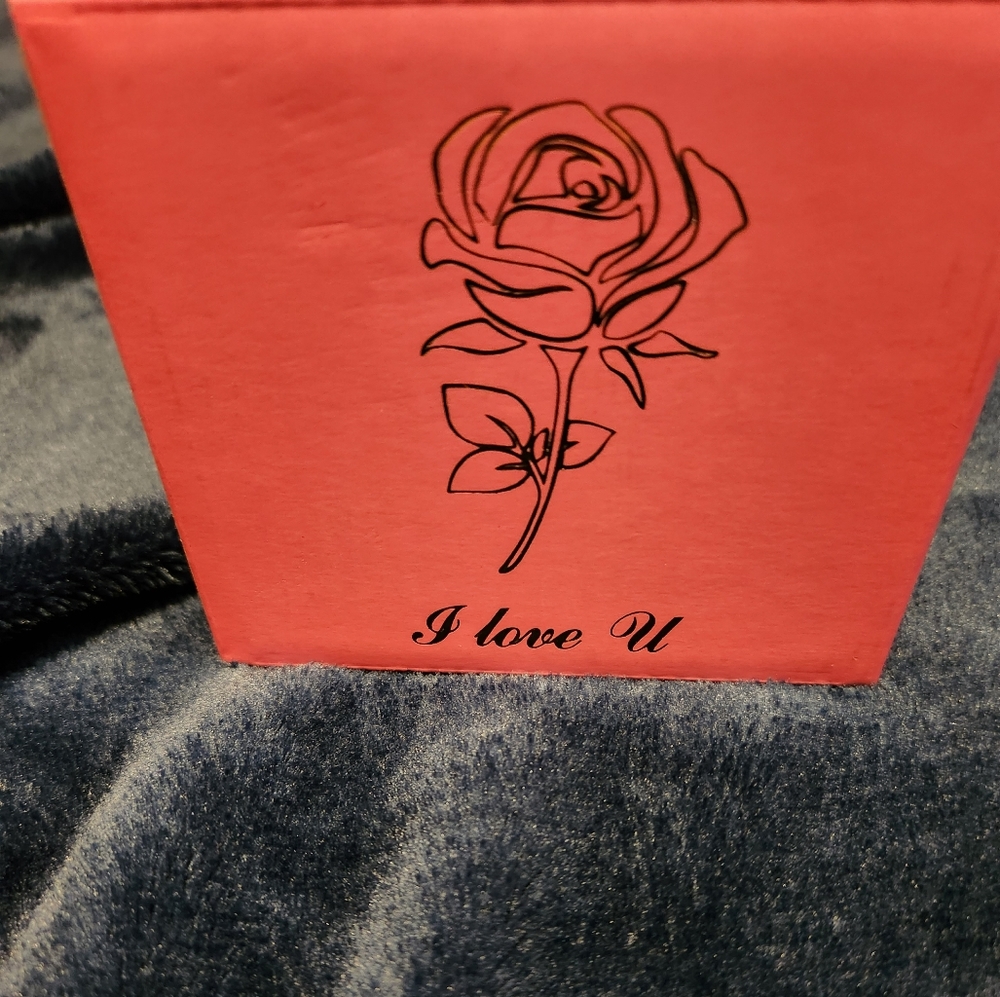Beautiful red rose keepsake